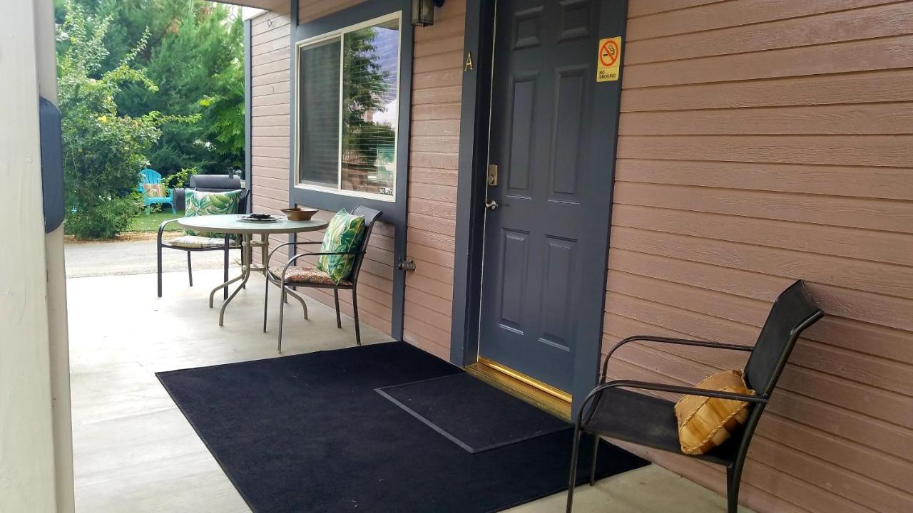 Sacred Mtn River Suites Kernville Esterno foto